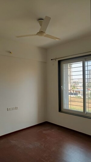 Room in 2 BHK Apartment at Bhojwani The Nook, Tathawade – for Rent