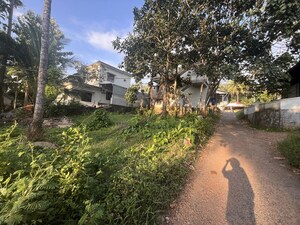 Plot Area in  Land at Koodathumpoyil – for Rent