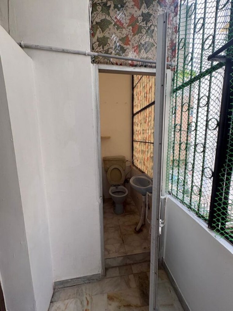 Balcony, greater kailash 3 Bedroom 208 Sq.Yd. Builder Floor In Greater Kailash Delhi 10747032