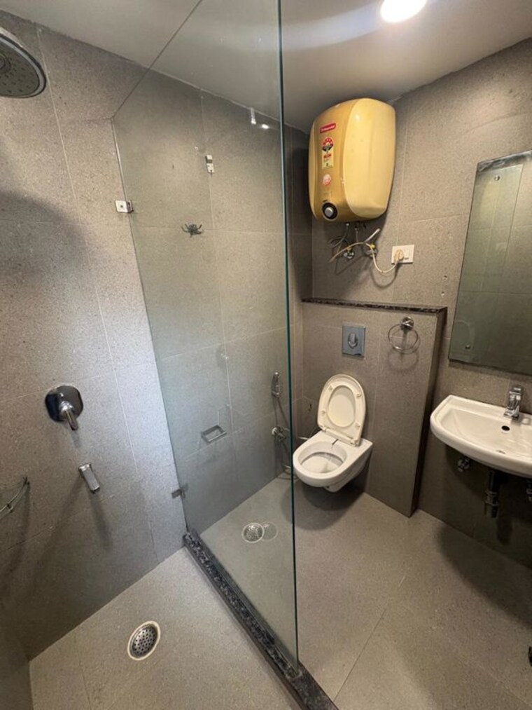Bathroom, greater kailash 3 Bedroom 208 Sq.Yd. Builder Floor In Greater Kailash Delhi 10747032