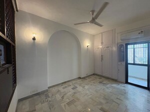 Room in 3 BHK Builder Floor at Greater Kailash – for Rent