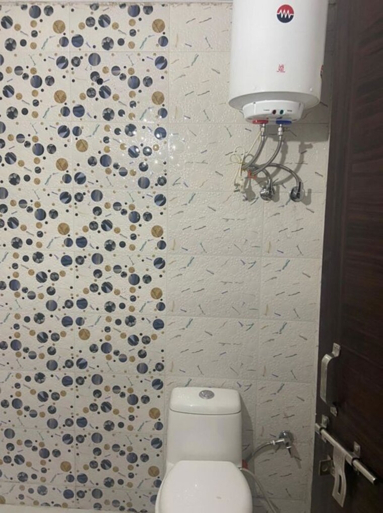 Bathroom, kalkaji 1 Bedroom 580 Sq.Ft. Builder Floor In Kalkaji Delhi 10747047