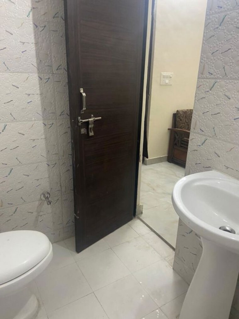 Bathroom, kalkaji 1 Bedroom 580 Sq.Ft. Builder Floor In Kalkaji Delhi 10747047