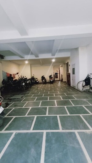 Parking in 1 BHK Builder Floor at Saket – for Sale