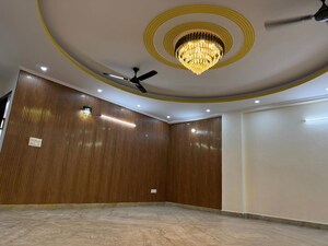 Furnished Amenities in 4 BHK Builder Floor at Saket – for Sale