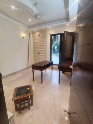 Furnished Amenities in 3 BHK Builder Floor at Malviya Nagar – for Rent