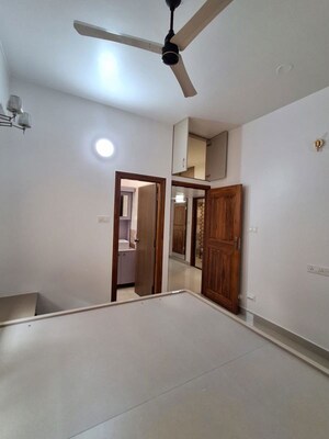 Room in 3 BHK Apartment at Sanjay Nagar – for Rent
