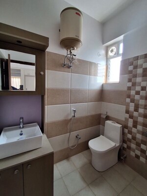 Attached Bathroom in 3 BHK Apartment at Sanjay Nagar – for Rent