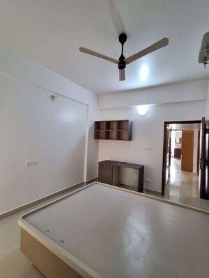 Room in 3 BHK Apartment at Sanjay Nagar – for Rent