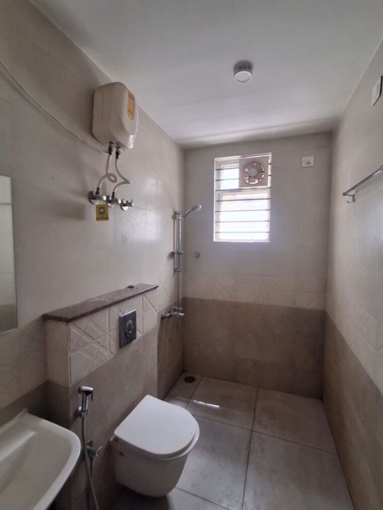 Bathroom, hmt layout 3 Bedroom 1500 Sq.Ft. Apartment In Hmt Layout Bangalore 10747197