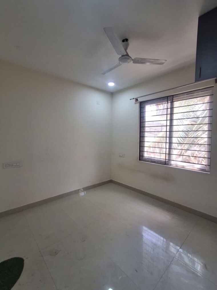 Room, hmt layout 3 Bedroom 1500 Sq.Ft. Apartment In Hmt Layout Bangalore 10747197