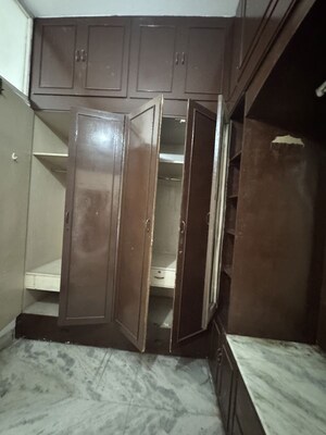 Room in 6+ BHK Independent House at Sector 26 – for Rent
