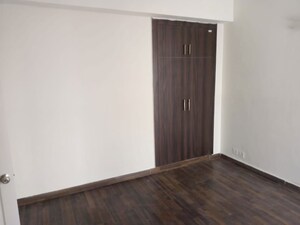 Room in 3 BHK Apartment at Paras Tierea, Sector 137 – for Rent