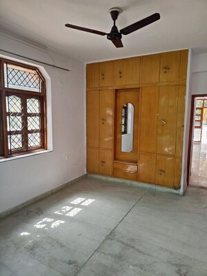 Room in 3.5 BHK Apartment at Paarth Apartments, Sector 55 – for Sale