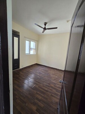 Room in 3 BHK Apartment at Paras Tierea, Sector 137 – for Rent
