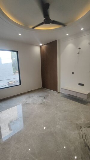 Room in 3 BHK Builder Floor at Pitampura – for Sale