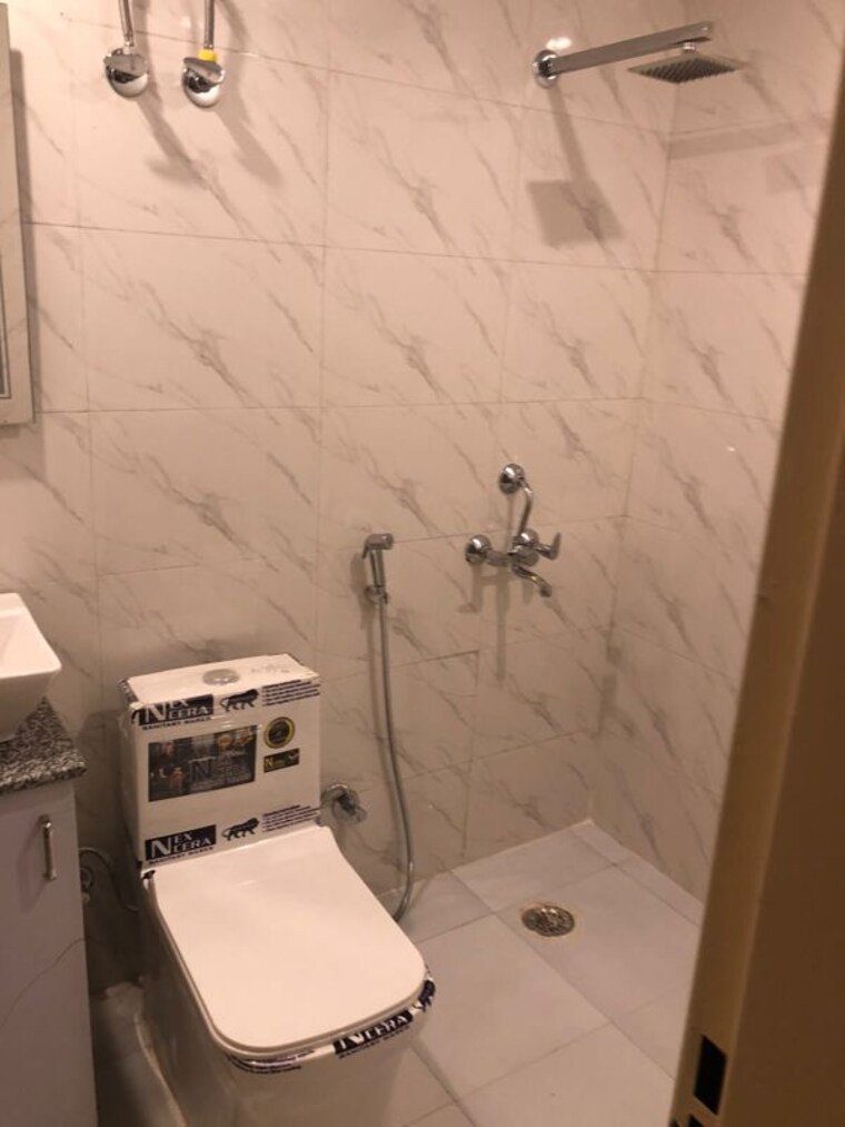 Bathroom, sushant lok i 1 RK 120 Sq.Yd. Builder Floor In Sushant Lok I Gurgaon 10747328