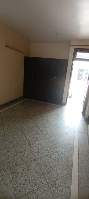 Room in 2 BHK Independent House at Sector 16 – for Rent