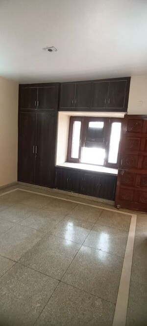 Room in 2 BHK Independent House at Sector 16 – for Rent