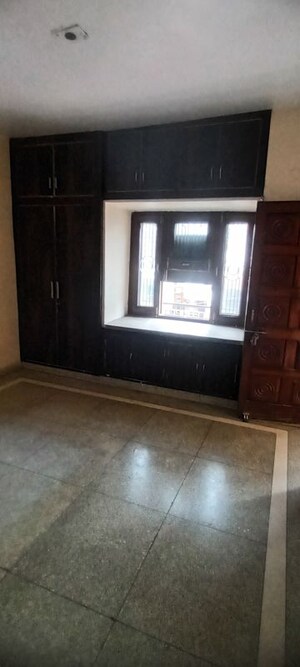 Room in 2 BHK Independent House at Sector 16 – for Rent