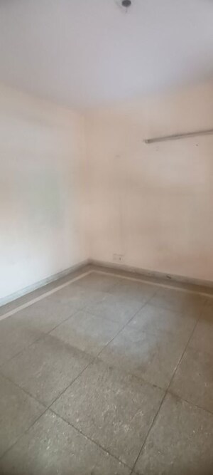 Room in 2 BHK Independent House at Sector 16 – for Rent