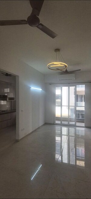 Room in 2.5 BHK Builder Floor at Smart World Orchard, Sector 61 – for Rent
