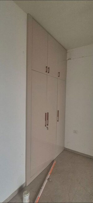 Bathroom in 2.5 BHK Builder Floor at Smart World Orchard, Sector 61 – for Rent