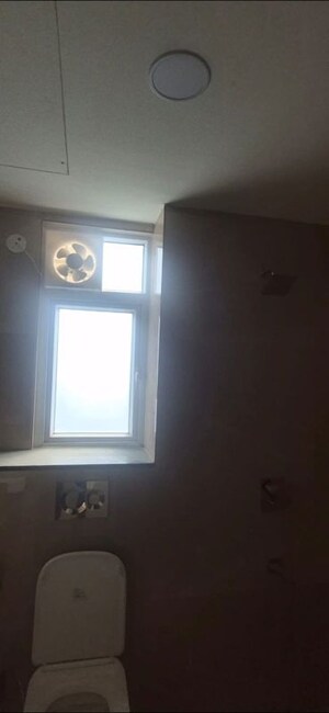 Room in 2.5 BHK Builder Floor at Smart World Orchard, Sector 61 – for Rent