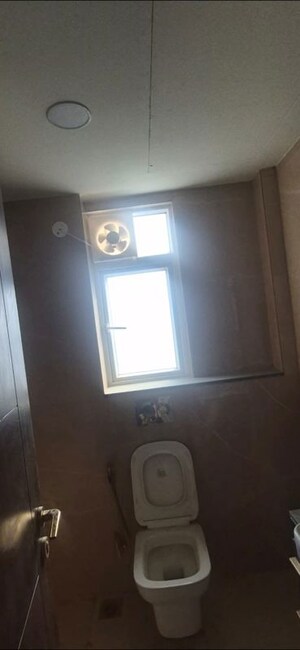 Room in 2.5 BHK Builder Floor at Smart World Orchard, Sector 61 – for Rent