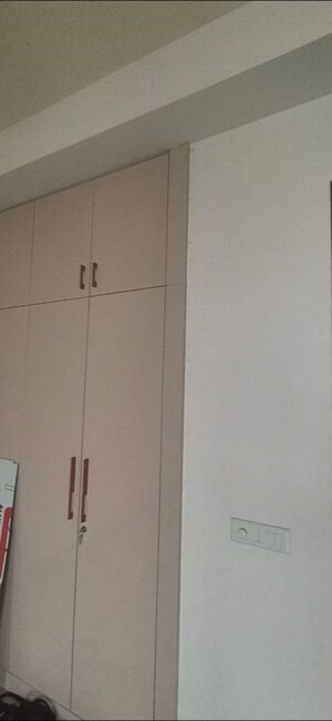 Furnished Amenities in 2.5 BHK Builder Floor at Smart World Orchard, Sector 61 – for Rent