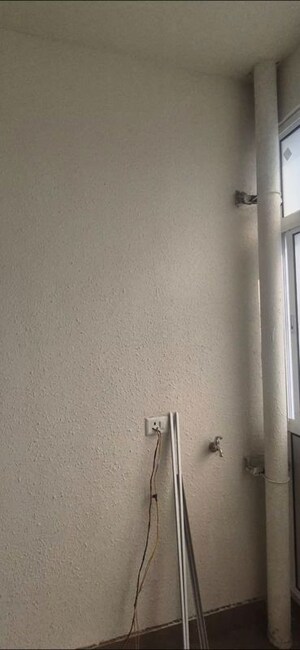 Furnished Amenities in 2.5 BHK Builder Floor at Smart World Orchard, Sector 61 – for Rent