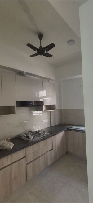 Kitchen in 2.5 BHK Builder Floor at Smart World Orchard, Sector 61 – for Rent