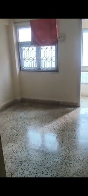 Room in 2 BHK Apartment at Paradise Apartments, Lokhandwala – for Rent