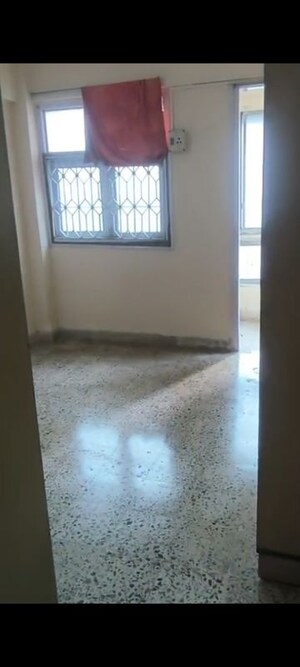 Room in 2 BHK Apartment at Paradise Apartments, Lokhandwala – for Rent