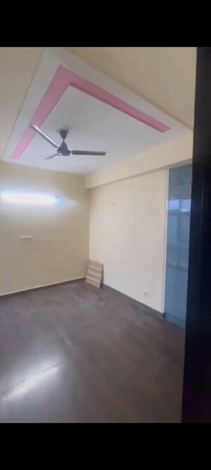 Room in 3 BHK Apartment at Ajnara Integrity, Raj Nagar Extension – for Rent