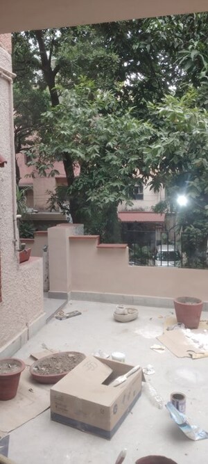Team Area in 3 BHK Apartment at Sarita Vihar – for Rent