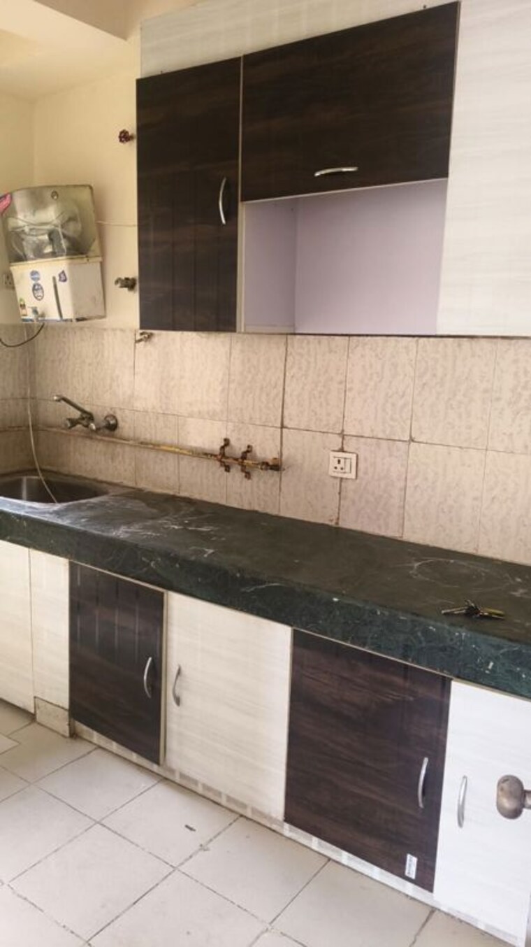 Kitchen, paras-tierea 3 Bedroom 1285 Sq.Ft. Apartment In Sector 137 Noida 10747412
