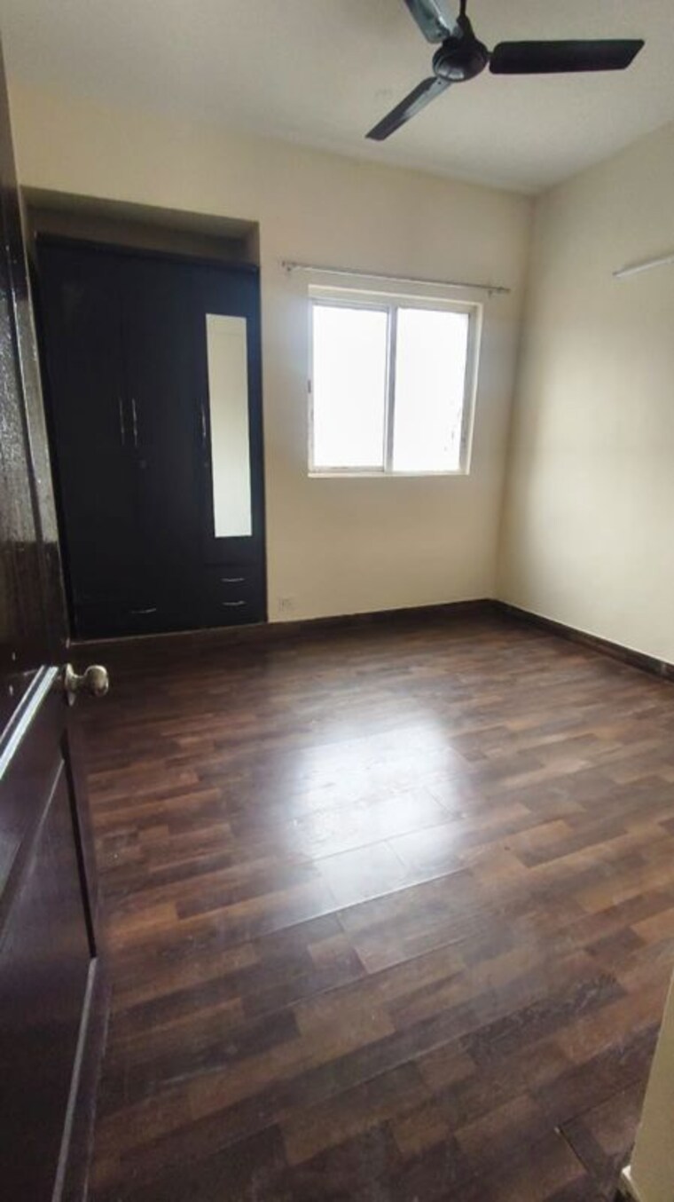 Room, paras-tierea 3 Bedroom 1285 Sq.Ft. Apartment In Sector 137 Noida 10747412