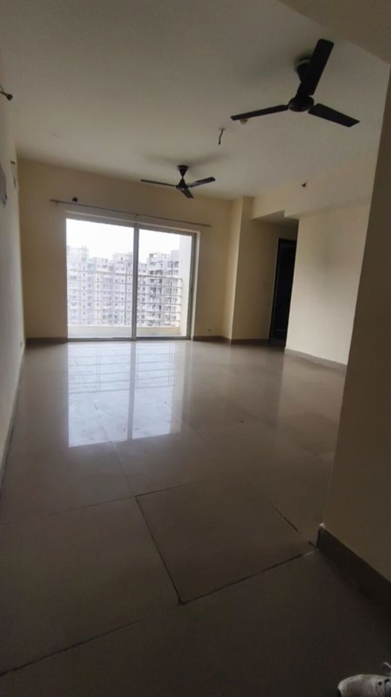 Room, paras-tierea 3 Bedroom 1285 Sq.Ft. Apartment In Sector 137 Noida 10747424