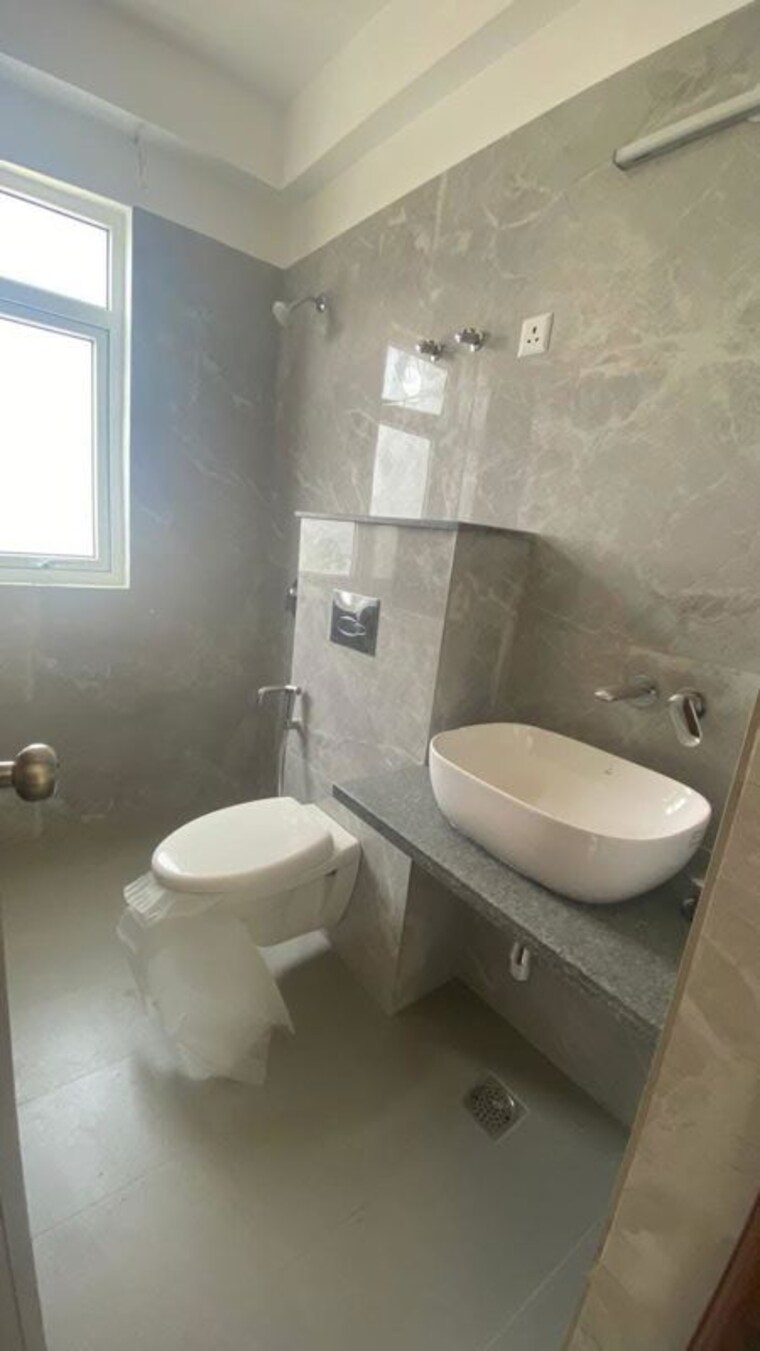 Bathroom, ansal-palam-triangle 3 Bedroom 1800 Sq.Ft. Builder Floor In Palam Vihar Extension Gurgaon 10747443