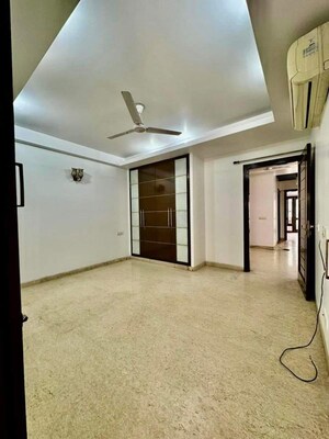 Room in 3 BHK Apartment at Malviya Nagar – for Rent