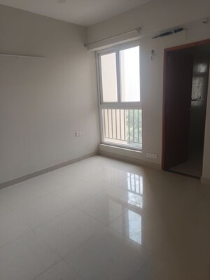 Room in 3 BHK Apartment at Tata Eureka Park, Sector 150 – for Rent