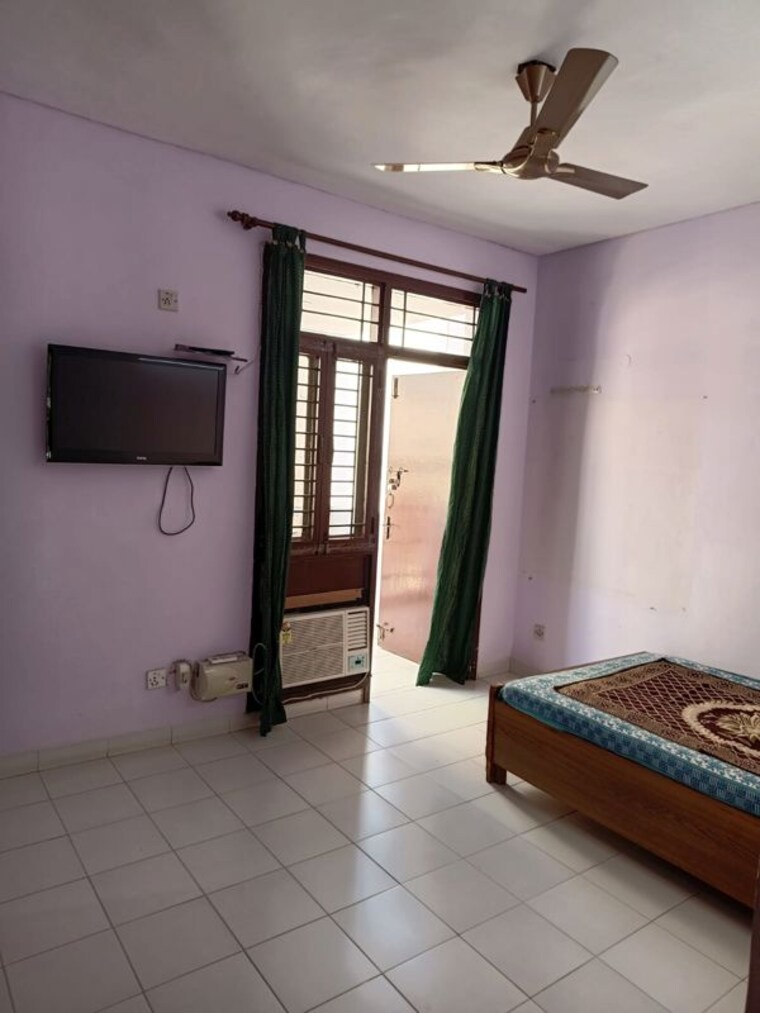 Bedroom, ansal-sushant-floors 2 Bedroom 900 Sq.Ft. Builder Floor In Sushant Lok ii Gurgaon 10747496