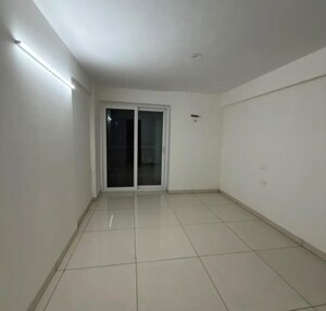 Room in 3 BHK Apartment at Hermitage Centralis, Vip Road – for Rent