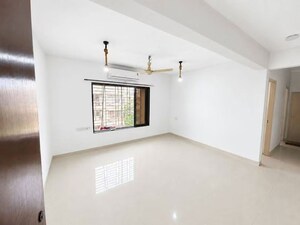 Room in 1 BHK Apartment at Andheri CHS, Andheri West – for Rent