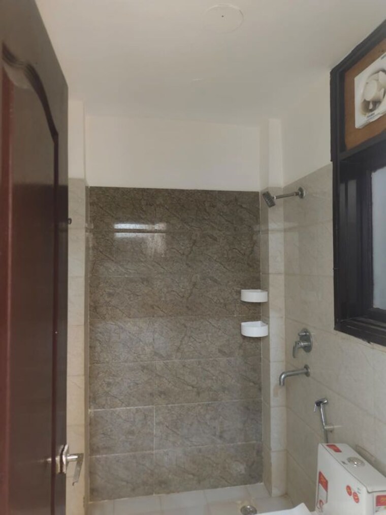 Bathroom, ansal-sushant-residency 2.5 Bedroom 1050 Sq.Ft. Builder Floor In Sushant Lok Iii Gurgaon 10747524