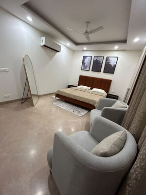 Bathroom in 3 BHK Apartment at Safdarjung Enclave – for Rent