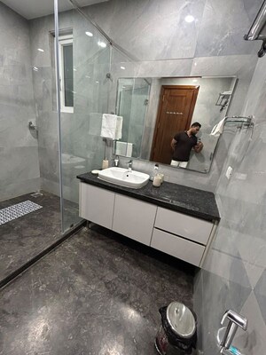 Attached Bathroom in 3 BHK Apartment at Safdarjung Enclave – for Rent