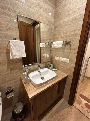 Attached Bathroom in 3 BHK Apartment at Safdarjung Enclave – for Rent