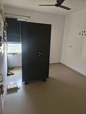 Room in 2 BHK Apartment at Adani Aangan, Sector 89a – for Rent